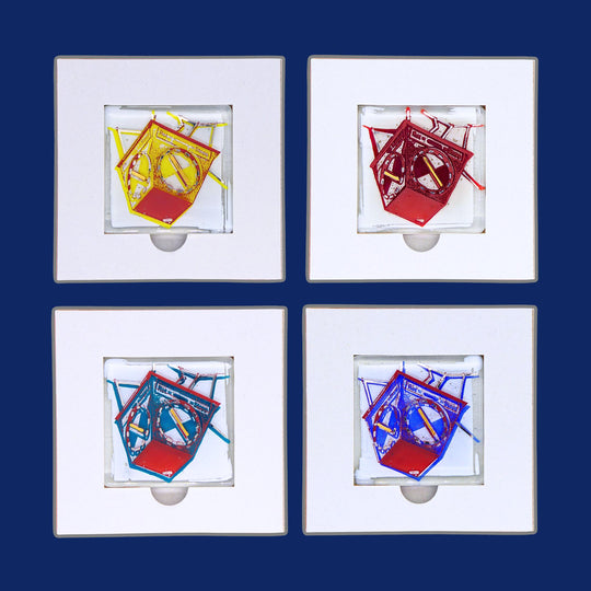 Edition 0/12. Vierteilige Heuer-Ampel-Motivserie in Gelb, Rot, Grün und Blau als Pott Glas Gutschein-Potträt. Schmelzglas-Foto mit Gold und Platin Akzenten im Karten-Inlay-Quartett, quadratisches Format.