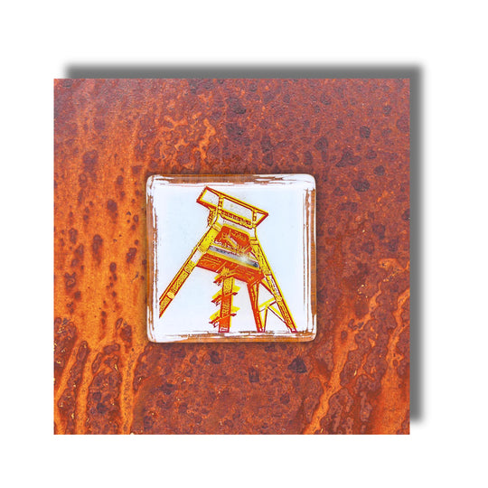 Edition 1/12. Pott Glas Wand-Potträt mit Förderturm-Motiv in Gelb, mit Gold und Platin Akzenten. Foto in Schmelzglas auf Roststahl. Quadratisches Format ohne Gravur. 