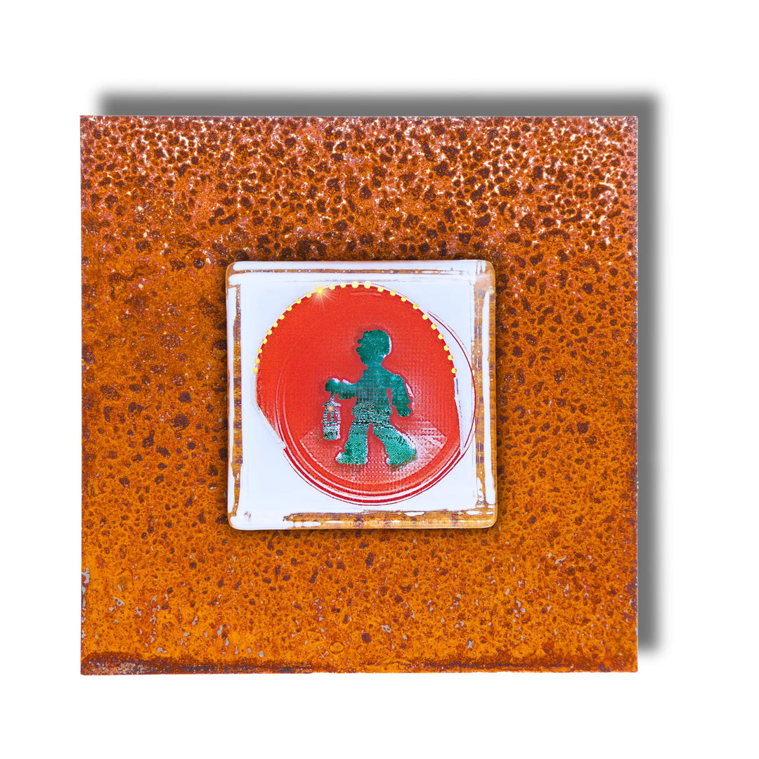 Edition 1/12. Pott Glas Wand-Potträt mit Bergmannsampel-Motiv in Grün. Foto in Schmelzglas auf Roststahl. Quadratisches Format ohne Gravur.
