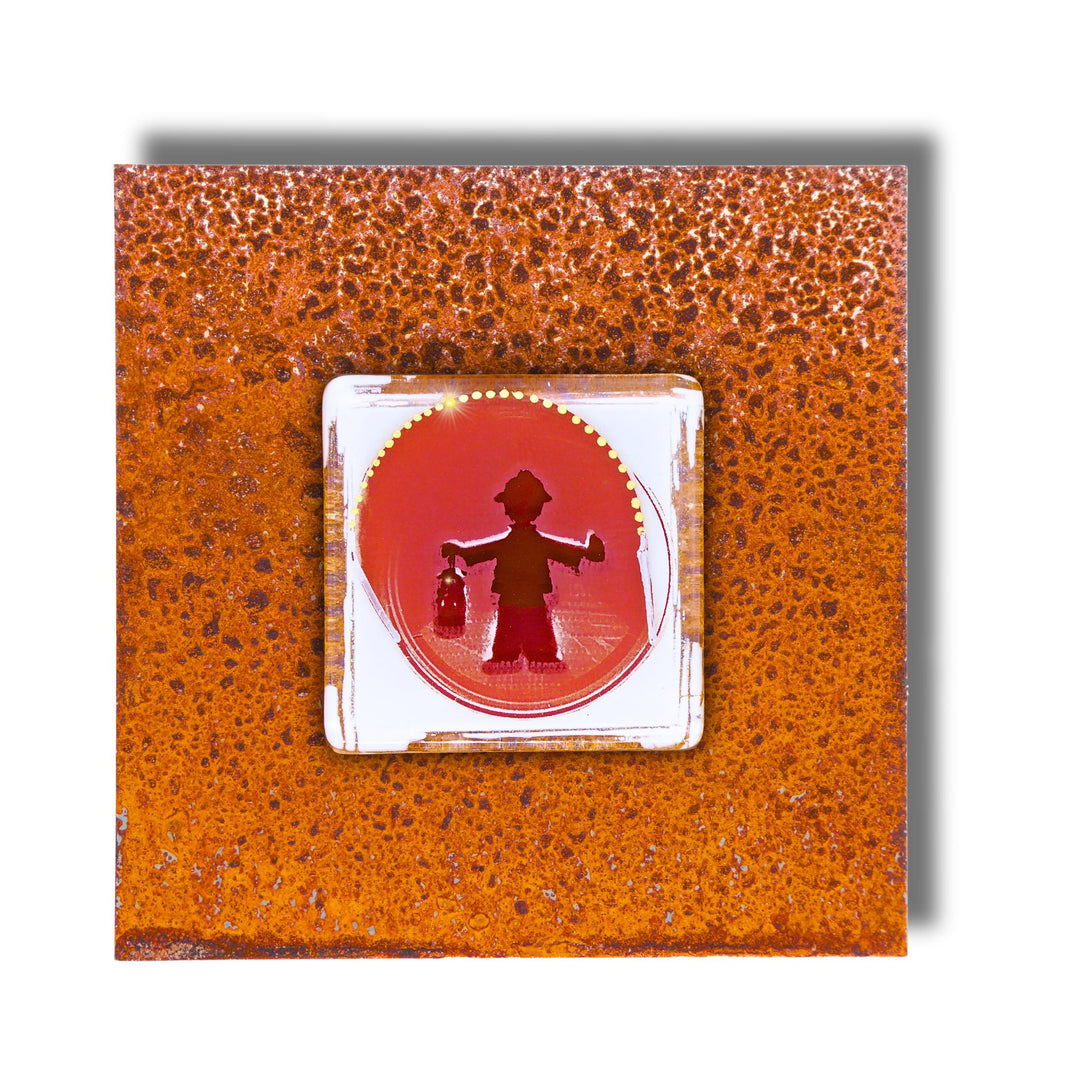 Edition 1/12. Pott Glas Wand-Potträt mit Bergmannsampel-Motiv in Rot. Foto in Schmelzglas auf Roststahl. Quadratisches Format ohne Gravur.
