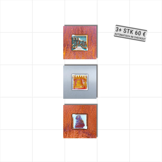 Edition 11/12. Vertikales 3er Pott Glas Wand-Potträt mit Haus Weitmar-, Rathausglocke und Exzenterhaus-Motiv. Abwechselnd auf Roststahl und Edelstahl. Quadratisches Format ohne Gravur. 3+ Set – ab 3 Stück nur 60 € pro Stück.