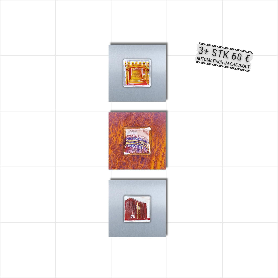 Edition 12/12. Vertikales 3er Pott Glas Wand-Potträt mit Rathausglocke-, Bermuda3eck und Schauspielhaus-Motiv. Abwechselnd auf Edelstahl und Roststahl. Quadratisches Format ohne Gravur. 3+ Set – ab 3 Stück nur 60 € pro Stück.