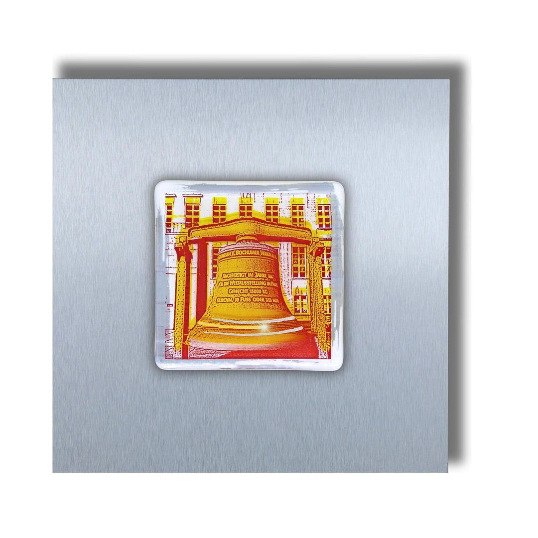 Edition 12/12. Pott Glas Wand-Potträt mit Rathausglocke-Motiv in Gelb. Foto in Schmelzglas auf Edelstahl. Quadratisches Format ohne Gravur. 