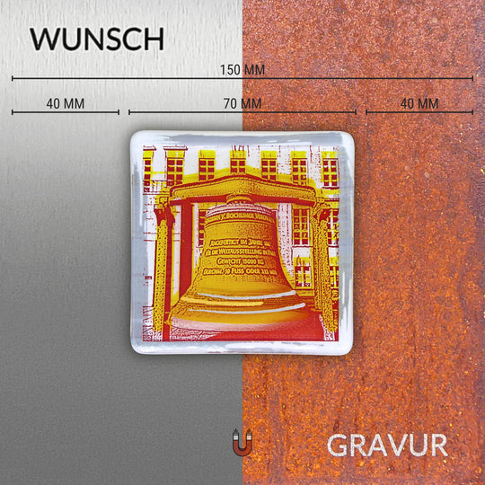 Edition 12/12. Wunschgravur auf Edelstahl oder Roststahl. Pott Glas Wand-Potträt mit Rathausglocke-Motiv in Gelb. Quadratisches Format inkl. Abmessungen.