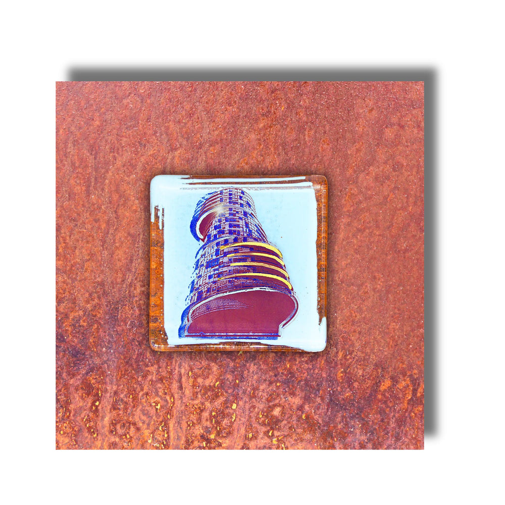 Edition 2/12. Pott Glas Wand-Potträt mit Exzenterhaus-Motiv in Blau, mit Gold und Platin Akzenten. Foto in Schmelzglas auf Roststahl. Quadratisches Format ohne Gravur.