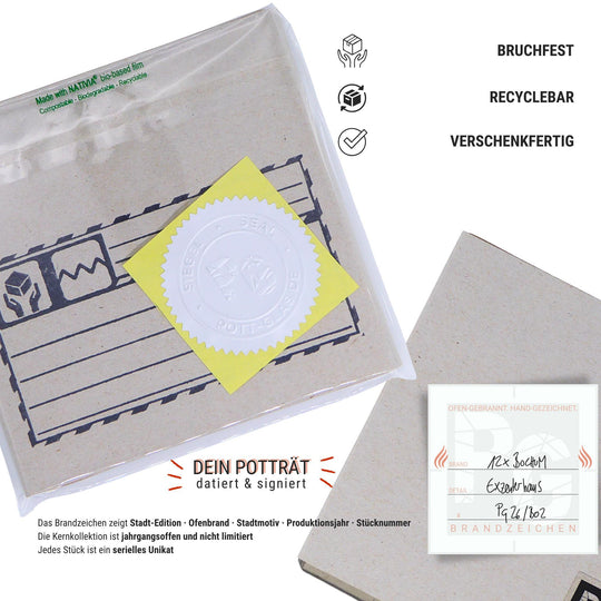Bochum Edition 02/12. Verpackungsansicht der versiegelten POTT GLAS Inlay-Karte mit geprägter Siegelplombe. Daneben das handgezeichnete Brandzeichen mit Editionsdaten, Datierung und Signatur. Hinweise: bruchfest, recycelbar und verschenkfertig.