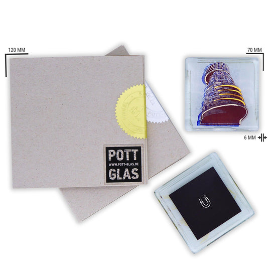 Bochum Edition 02/12. Verpackungsansicht der versiegelten POTT GLAS Inlay-Karte mit gold- und silberfarbener Siegelplombe. Daneben der Schmelzglas-Magnet mit Exzenterhaus-Motiv in Blau inkl. Abmessungsangaben.