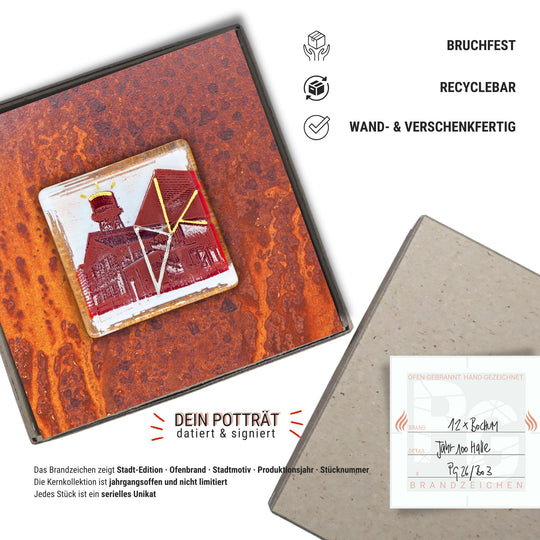 Edition 3/12. Verpackungsinfografik. Pott Glas Wand-Potträt mit Jahrhunderthalle-Motiv. Foto in Schmelzglas auf Roststahl. Quadratisches Format ohne Gravur, wand- und verschenkfertig verpackt. Beiliegend ein Unikatskärtchen mit handgezeichnetem Brandzeichen.