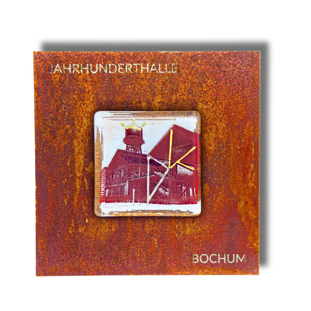 Edition 3/12. Pott Glas Wand-Potträt mit Jahrhunderthalle-Motiv in Rot, mit Gold und Platin Akzenten. Foto in Schmelzglas auf Roststahl. Quadratisches Format mit Gravur „Jahrhunderthalle Bochum“.