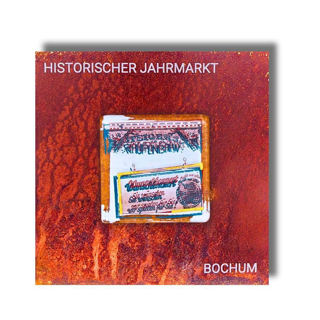 Edition 3/12. Pott Glas Wand-Potträt mit "Raupenbahn"-Motiv in Grün. Foto in Schmelzglas auf Roststahl. Quadratisches Format mit Gravur „Historischer Jahrmarkt Bochum“.