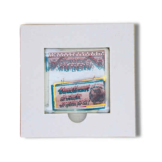 Bochum Edition 03/12. POTT GLAS Magnet-Potträt mit Raupenbahn-Wunschkonzert-Motiv in Sepia, Grün und Edelmetall-Akzenten aus 24 K Flüssiggold und Platin. Im Blanko-Karten-Inlay. Quadratisches Format.