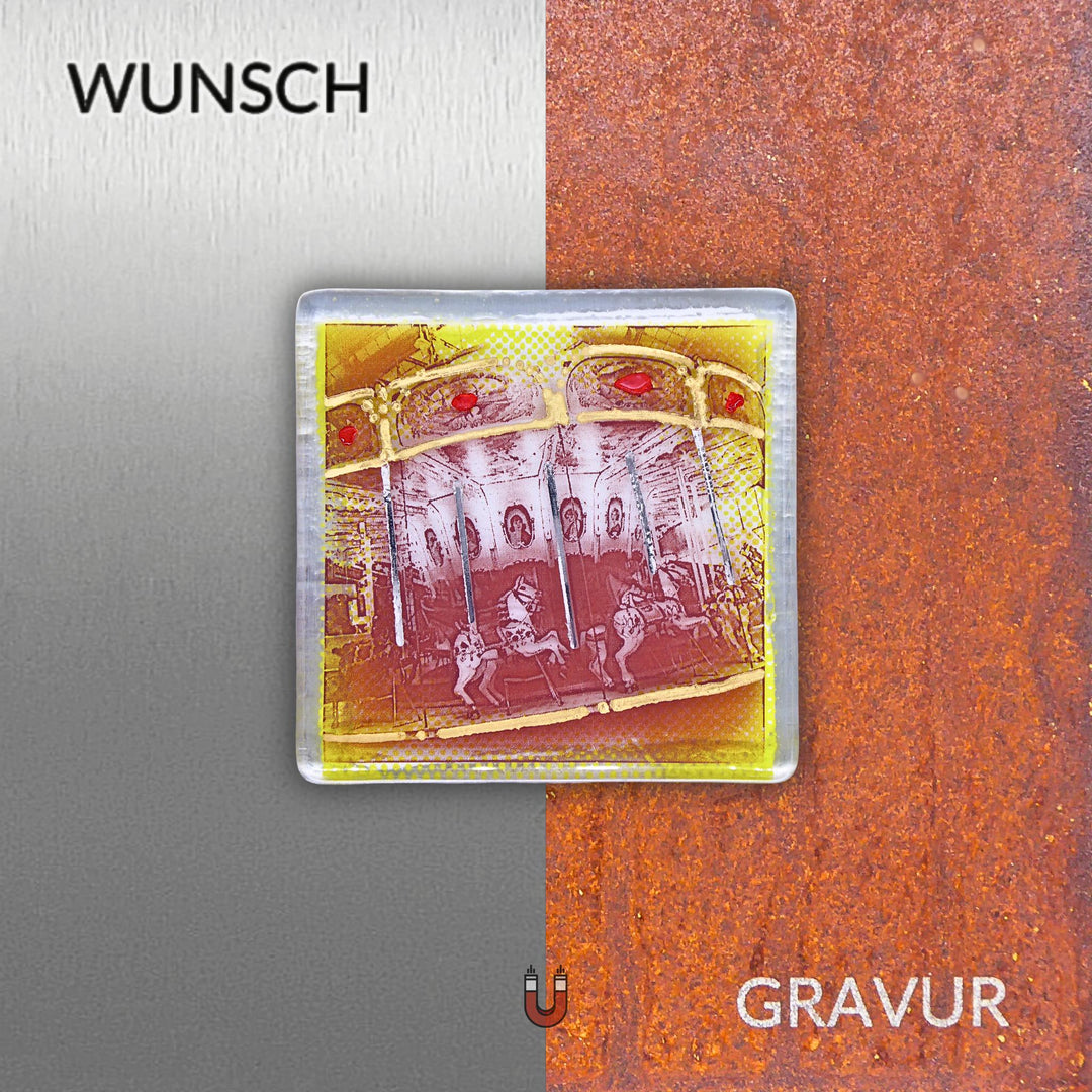 Edition 3/12. Wunschgravur auf Edelstahl oder Roststahl. Pott Glas Wand-Potträt mit Pferdekarussell-Motiv.