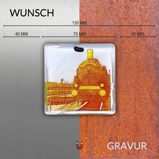 Edition 5/12. Wunschgravur auf Edelstahl oder Roststahl. Pott Glas Wand-Potträt mit Dampflok-Motiv in Gelb. Quadratisches Format inkl. Abmessungen.