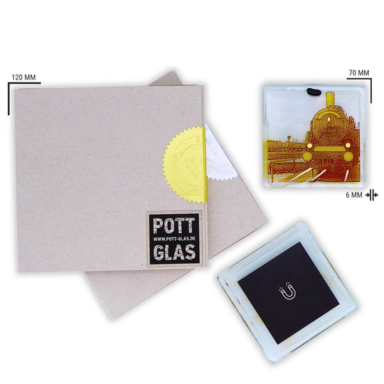 Bochum Edition 05/12. Versiegelte POTT GLAS Karte mit gold- und silberfarbener Siegelplombe. Daneben ein Magnet-POTTRÄT aus Schmelzglas mit gelbem Dampflok-Motiv und Abmessungsangaben.