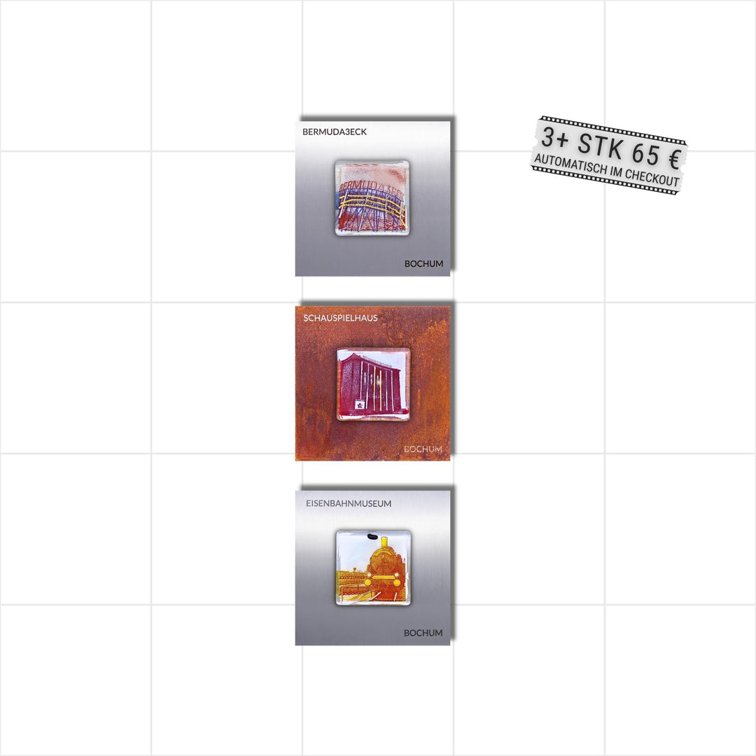 Edition 6/12. Vertikales 3er Pott Glas Wand-Potträt mit Bermuda3eck-,  Schauspielhaus- und Dampflok-Motiv. Abwechselnd auf Edelstahl und Roststahl. Quadratisches Format mit Gravur. 3+ Set – ab 3 Stück nur 65 € pro Stück.