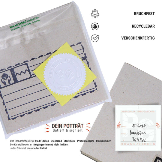 Bochum Edition 06/12. Verpackungsansicht der versiegelten POTT GLAS Inlay-Karte mit geprägter Siegelplombe. Daneben das handgezeichnete Brandzeichen mit Editionsdaten, Datierung und Signatur. Hinweise: bruchfest, recycelbar und verschenkfertig.