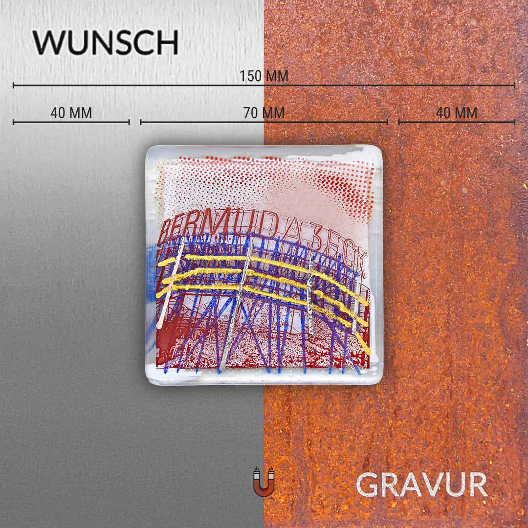 Edition 6/12. Wunschgravur auf Edelstahl oder Roststahl. Pott Glas Wand-Potträt mit Bermuda3eck-Motiv in Blau und Rot. Quadratisches Format inkl. Abmessungen.