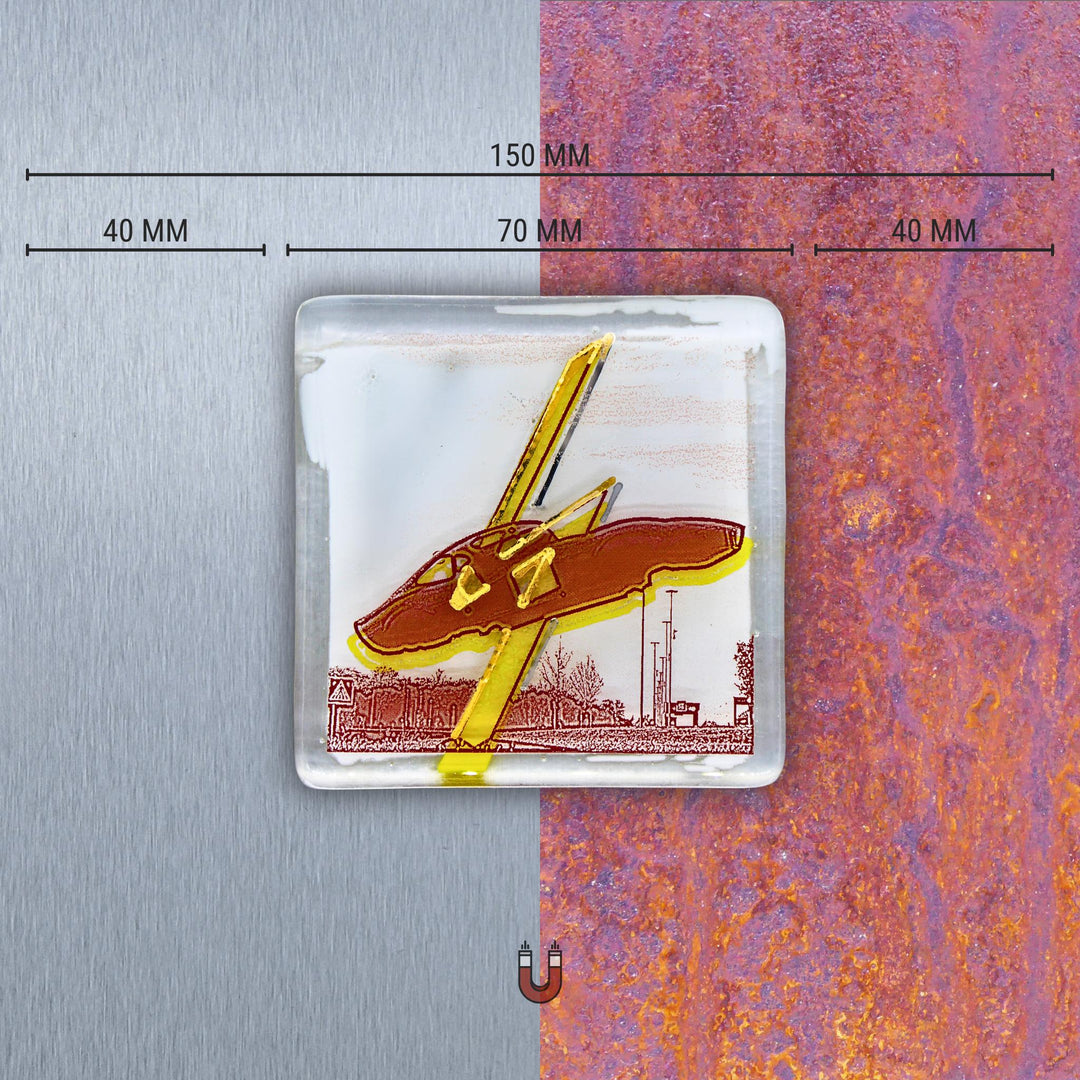Edition 7/12. Edelstahl oder Roststahl nach Wahl. Pott Glas Wand-Potträt mit Opel Denkmal-Motiv in Gelb. Quadratisches Format inkl. Abmessungen.