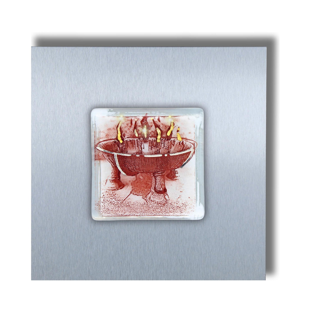 Edition 8/12. Pott Glas Wand-Potträt mit Stadtpark Feuerschale-Motiv in Rot. Foto in Schmelzglas auf Edelstahl. Quadratisches Format ohne Gravur.