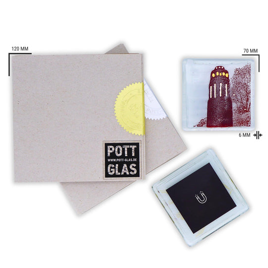 Bochum Edition 08/12. Versiegelte POTT GLAS Karte mit gold- und silberfarbener Siegelplombe. Daneben ein Magnet-POTTRÄT aus Schmelzglas mit rotem Stadtpark-Bismarckturm-Motiv und Abmessungsangaben.
