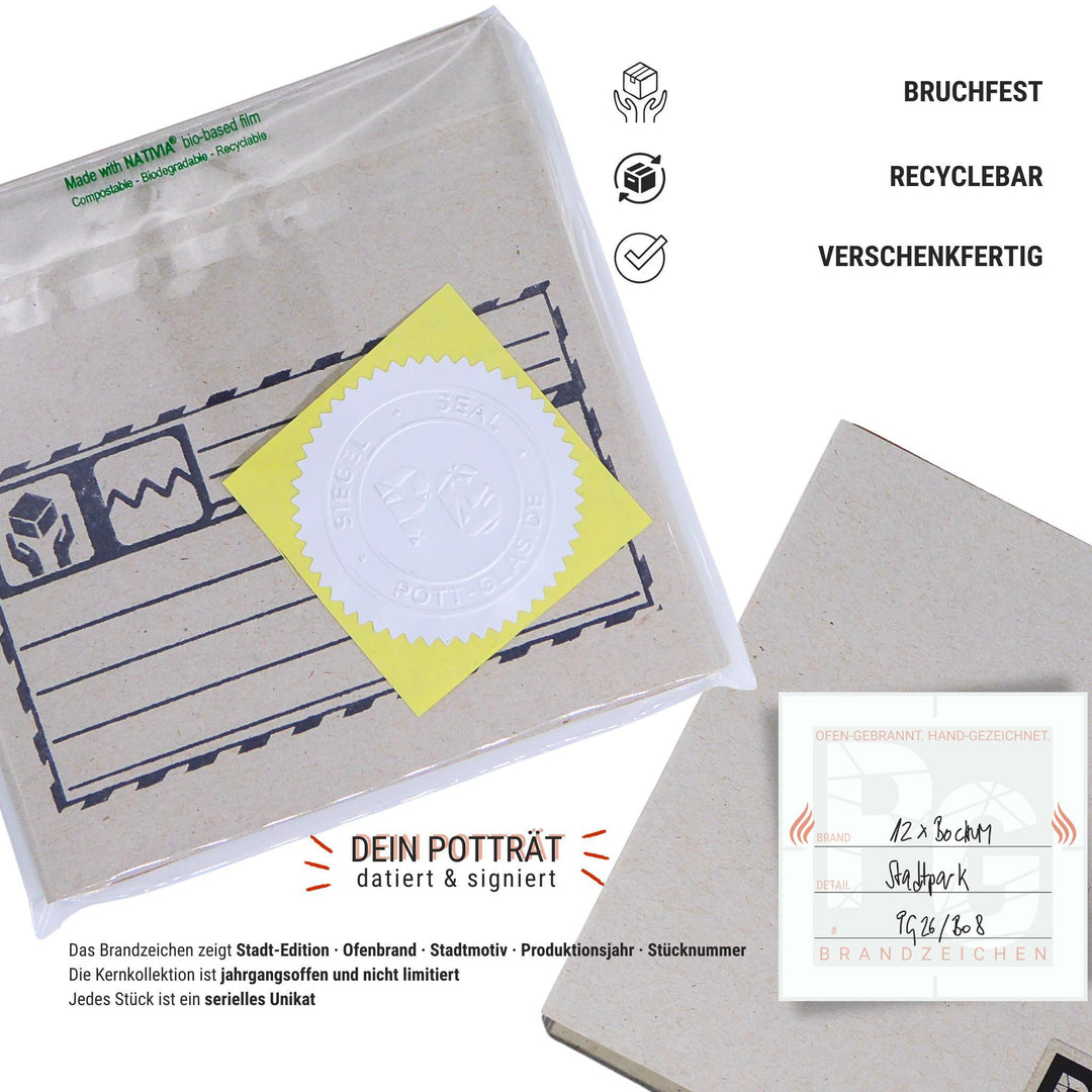 Bochum Edition 08/12. Verpackungsansicht der versiegelten POTT GLAS Inlay-Karte mit geprägter Siegelplombe. Daneben das handgezeichnete Brandzeichen mit Editionsdaten, Datierung und Signatur. Hinweise: bruchfest, recycelbar und verschenkfertig.
