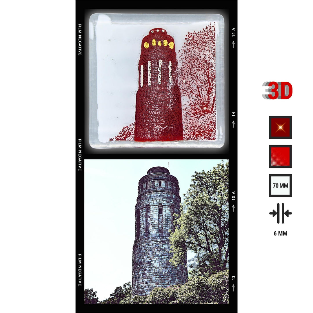 Edition 8/12. Pott Glas Potträt mit Stadtpark Bismarckturm-Motiv. Foto in Schmelzglas als Vorher-Nachher-Bildstreifen. Quadratisches Format mit 3D-FarbPop in Rot, inkl. Abmessungen.