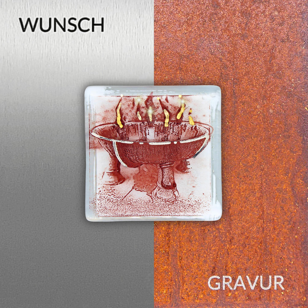 Edition 8/12. Wunschgravur auf Edelstahl oder Roststahl. Pott Glas Wand-Potträt mit Feuerschale-Motiv in Rot. Quadratisches Format.