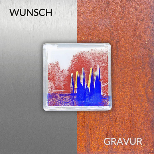 Edition 8/12. Wunschgravur auf Edelstahl oder Roststahl. Pott Glas Wand-Potträt mit Fontänen-Motiv in Blau. Quadratisches Format.