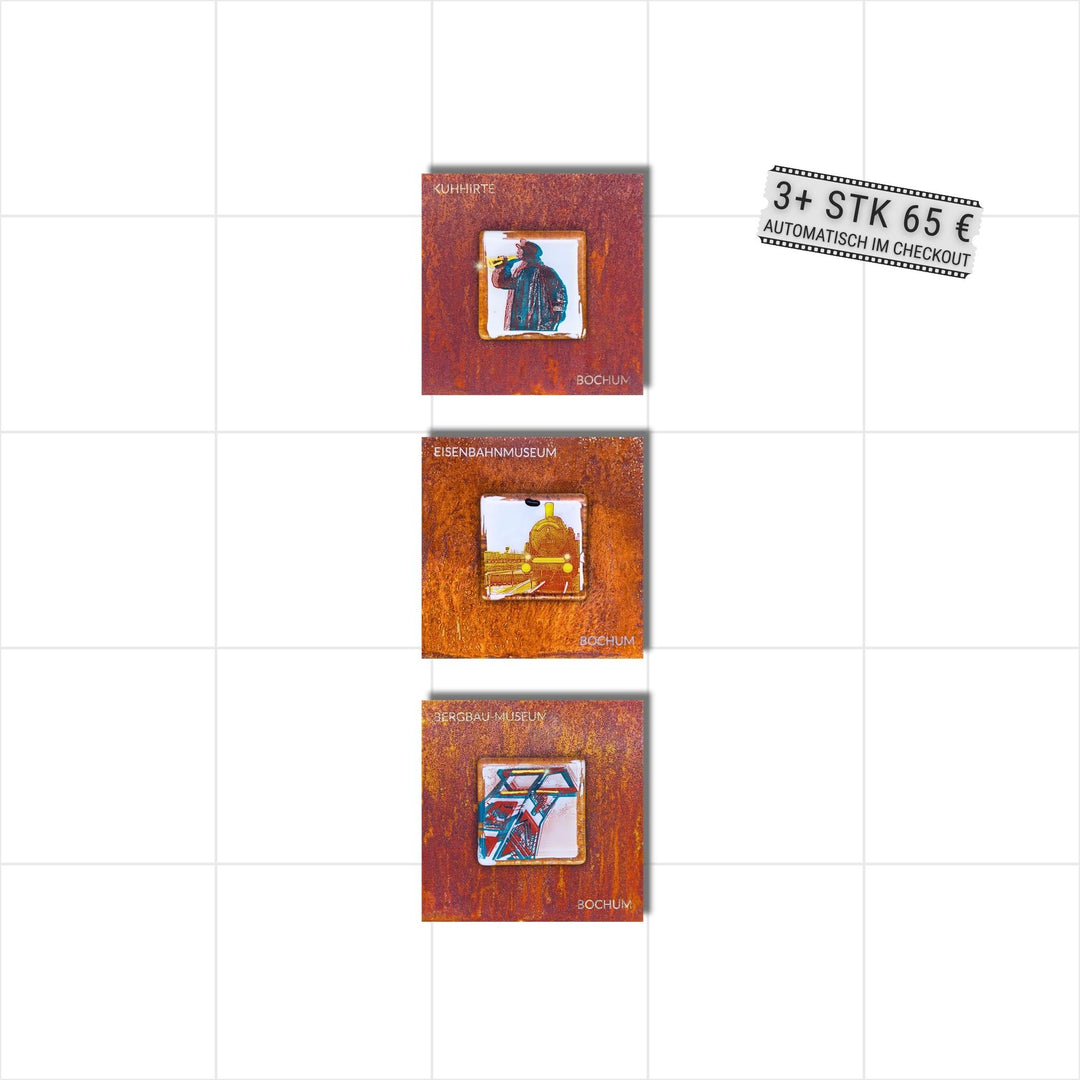 Edition 9/12. Vertikales 3er Pott Glas Wand-Potträt mit Kuhhirte-, Dampflok- und Förderturm-Motiv. Alle auf Roststahl. Quadratisches Format mit Gravur. 3+ Set – ab 3 Stück nur 65 € pro Stück.