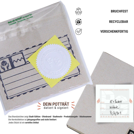 Bochum Edition 09/12. Verpackungsansicht der versiegelten POTT GLAS Inlay-Karte mit geprägter Siegelplombe. Daneben das handgezeichnete Brandzeichen mit Editionsdaten, Datierung und Signatur. Hinweise: bruchfest, recycelbar und verschenkfertig.