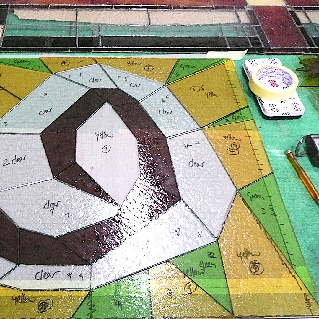 Bleiverglasung in Irland: Herstellung eines 3-teiligen Pub-Fensters.