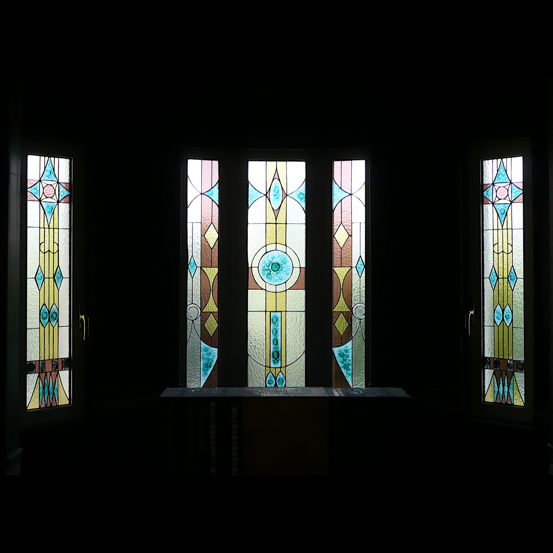 Bleiverglasung mit Blasenglas in Griechenland: Herstellung eines 5-teiligen Spa-Fensters.