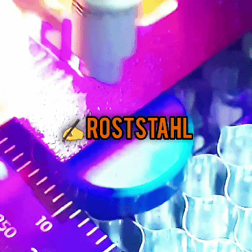 GIF 1 · POTT GLAS Wand-Potträt mit SchreibSteel. Zeigt den Prozess der Lasergravur mit der Standardgravur „BOCHUM“ auf Roststahl und Edelstahl.