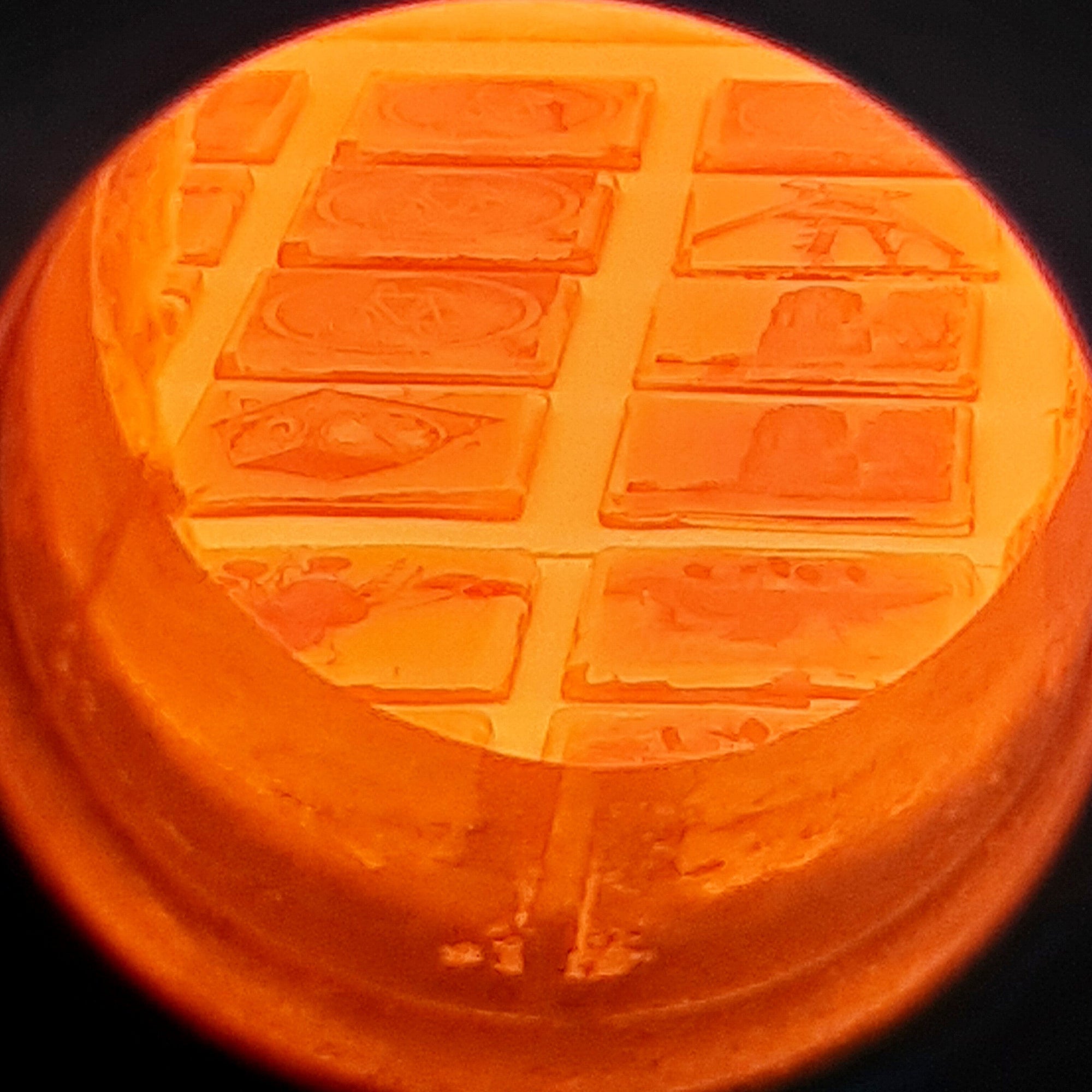 Blick in den Pott Glas Ofen für brandfrische Schätze