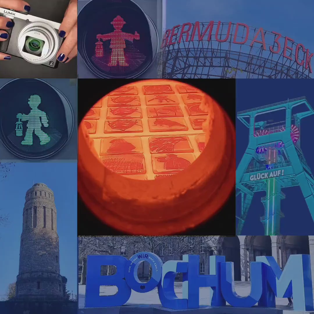 Pott Glas Produktvideo. 12er Bochum Mix-and-Match ohne Gravur. Wand-Potträt als zusammenhängende Bildkomposition mit allen Bochum Motiven 1–12. Abwechselnd auf Roststahl und Edelstahl, quadratisches Format. Vorschau zeigt Vorher-Ansicht und Ofenbrand-Prozess.