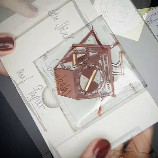 Pott Glas Produktvideo. Heuer-Ampel Special mit Gutschein, Grußkarte und Geschenk in einem. Zeigt Auspacken, Beschriften, Versiegeln und Verschenken.